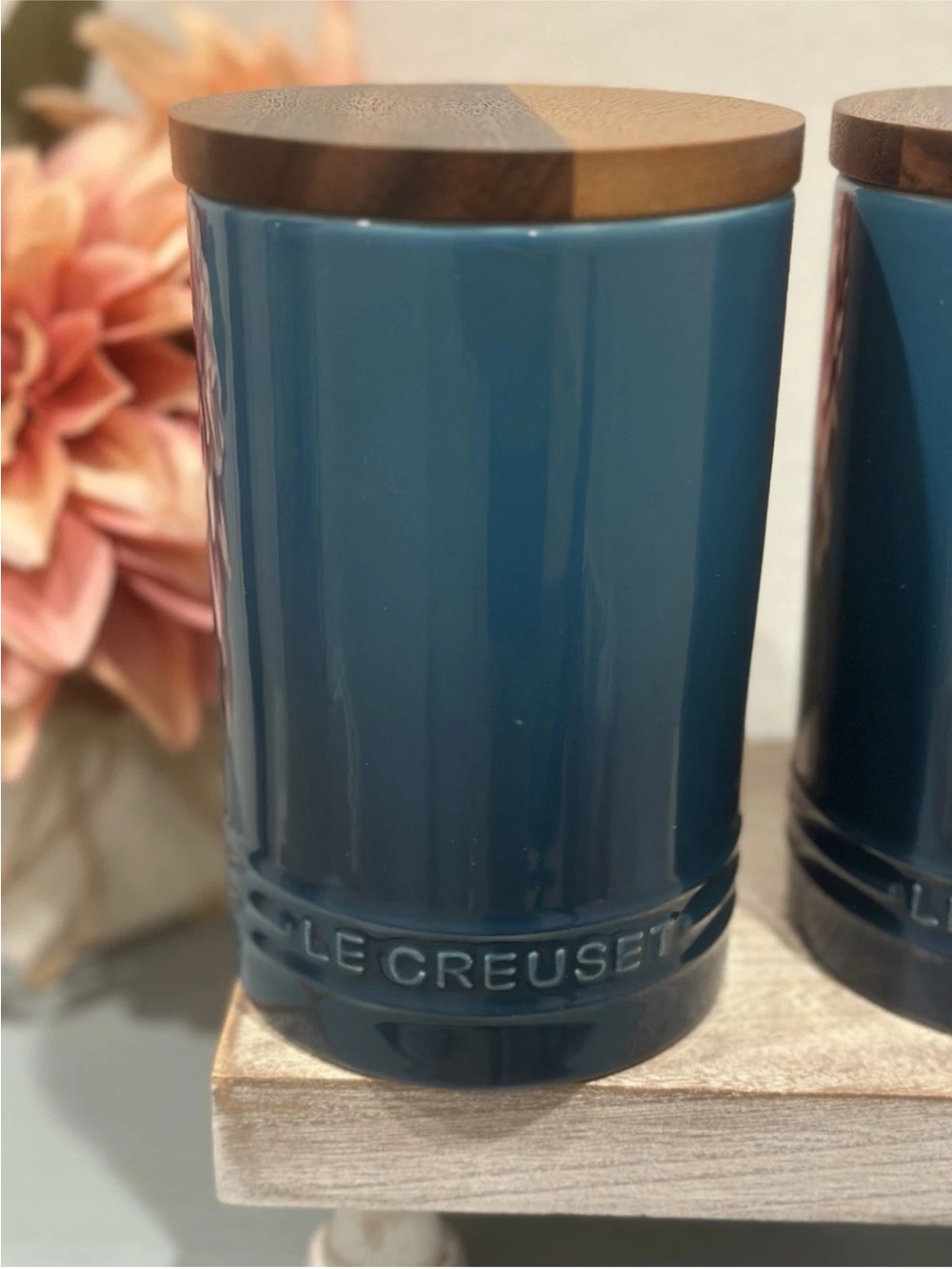 Le Creuset DEEP TEAL Stoneware
Storage Canister Wood Lid 26oz /770ml
Set-2- RARE - Picture 3 of 7